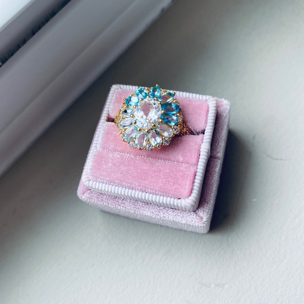Ombré blue topaz flower ring